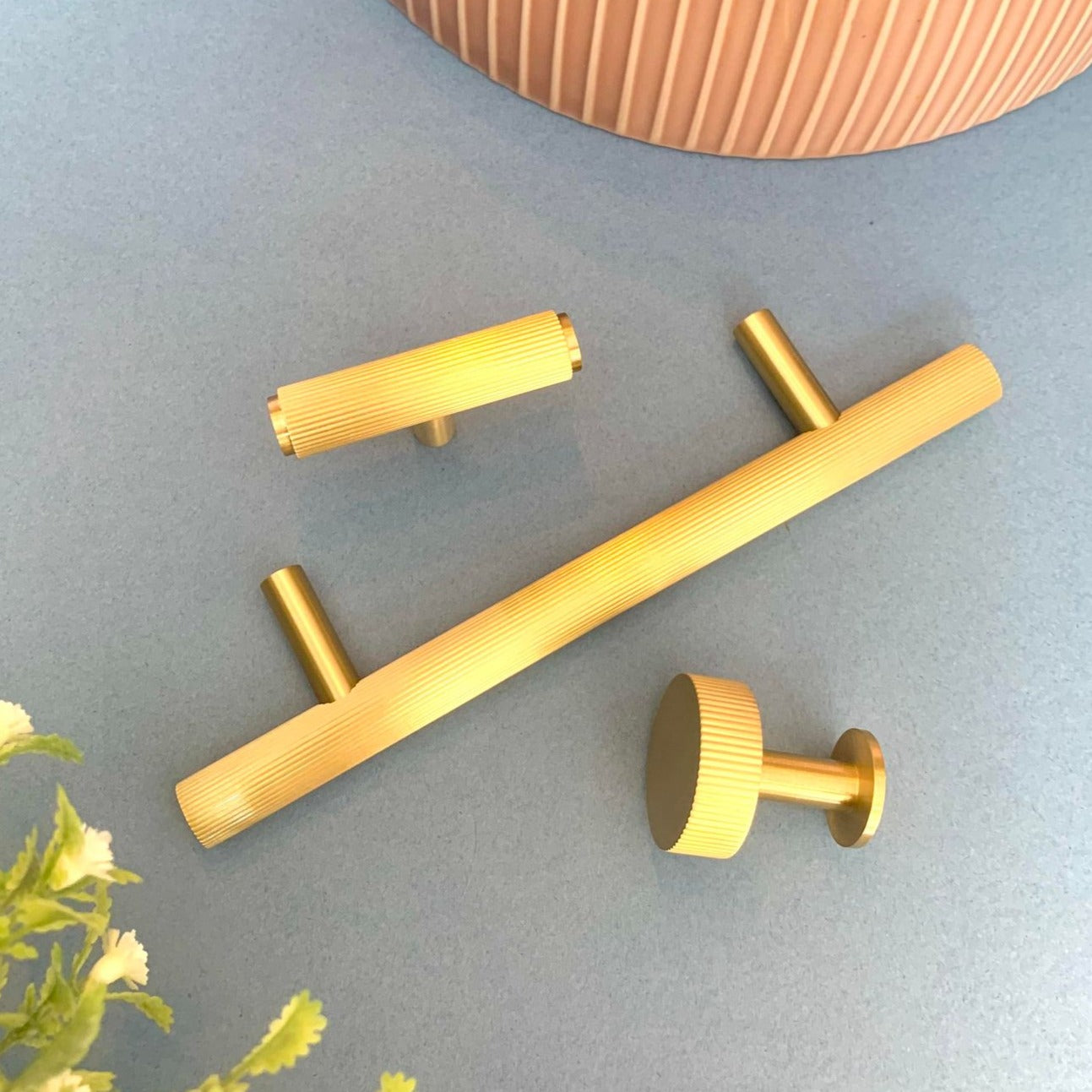 BARLOW: Vertical Stripe T-Bar Pull