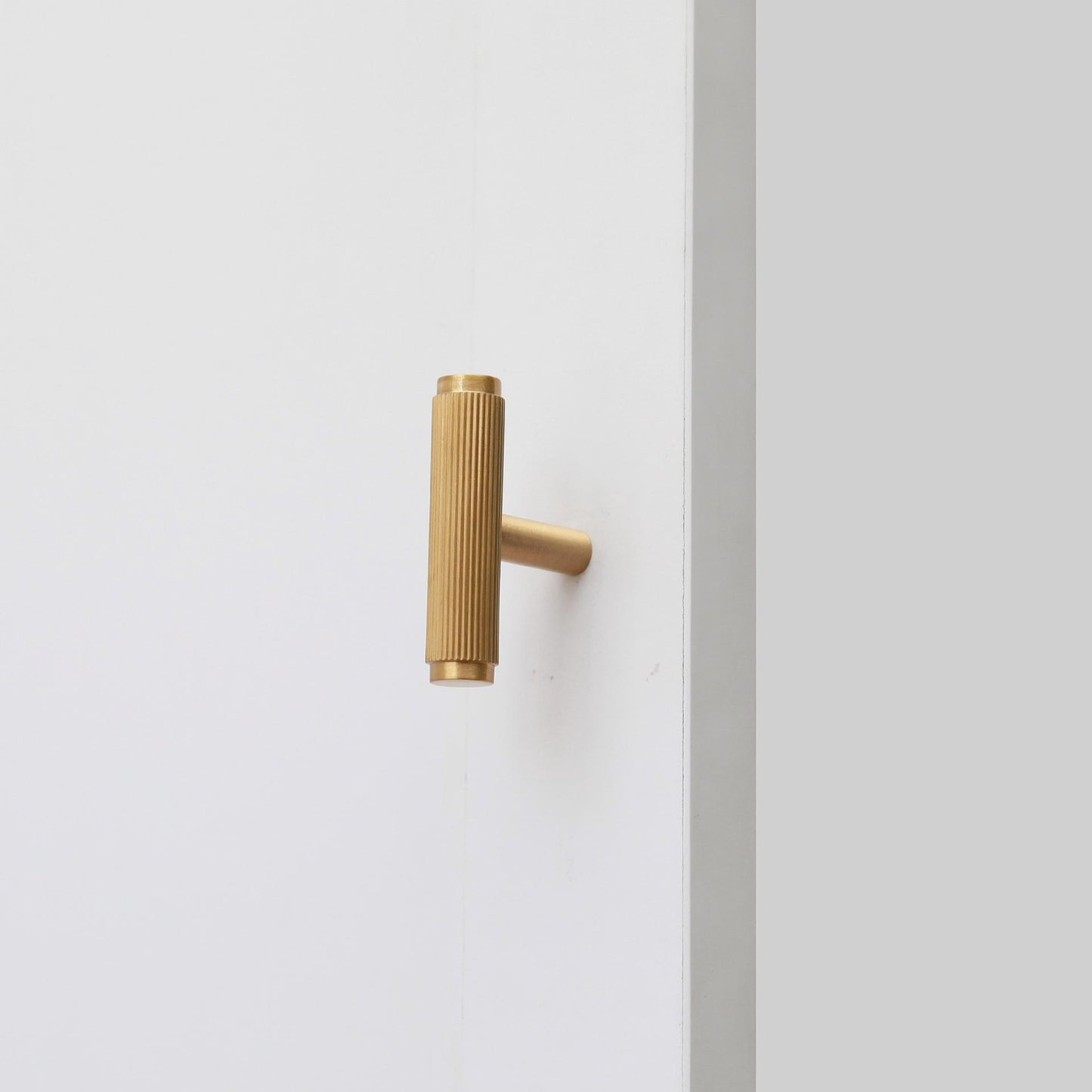 BARLOW: Vertical Stripe T-Bar Pull