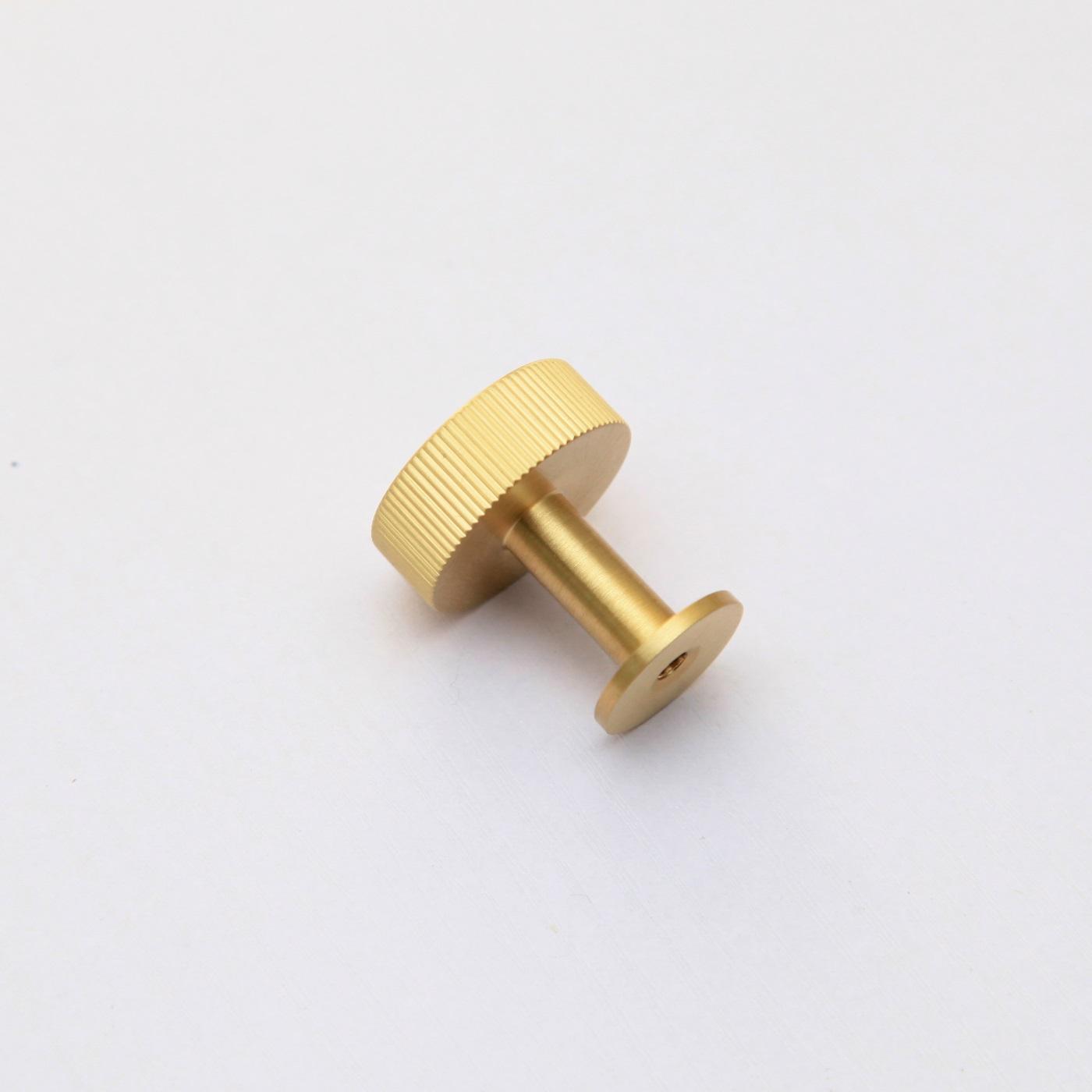 BARLOW: Vertical Stripe Round Pull