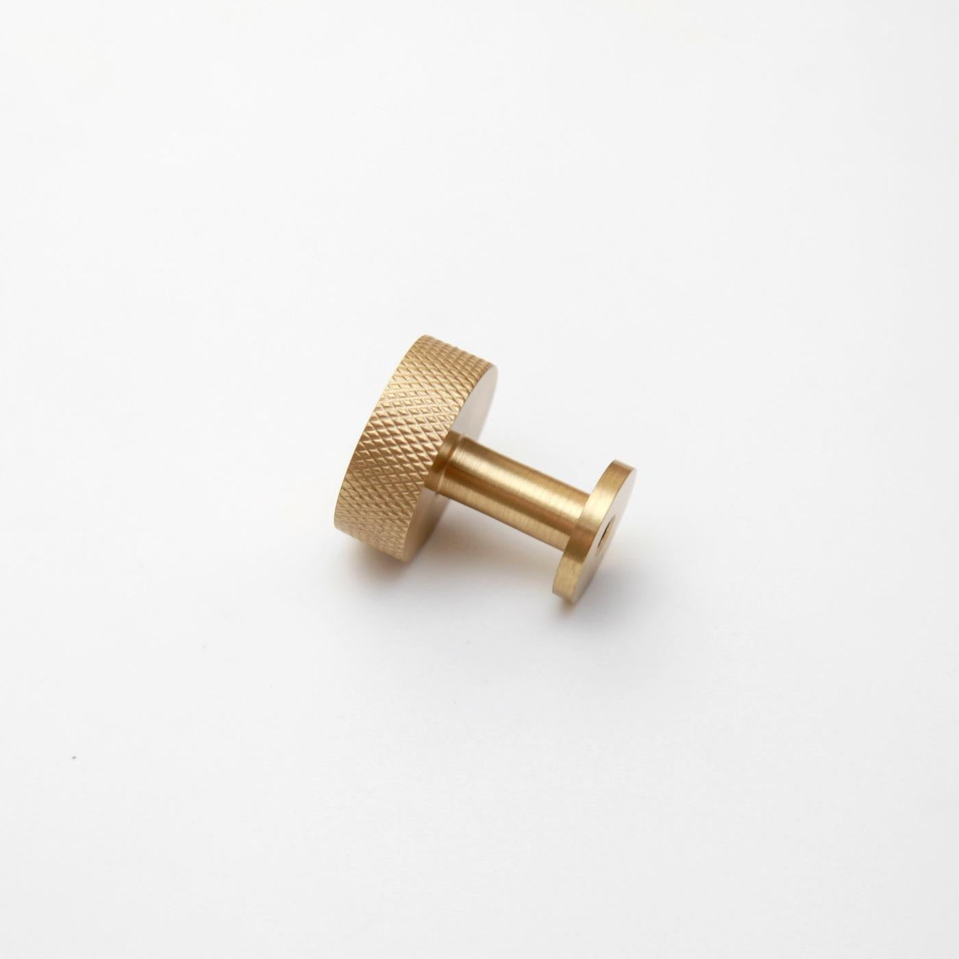 DUFFIELD: Brass Knurled Round Pull