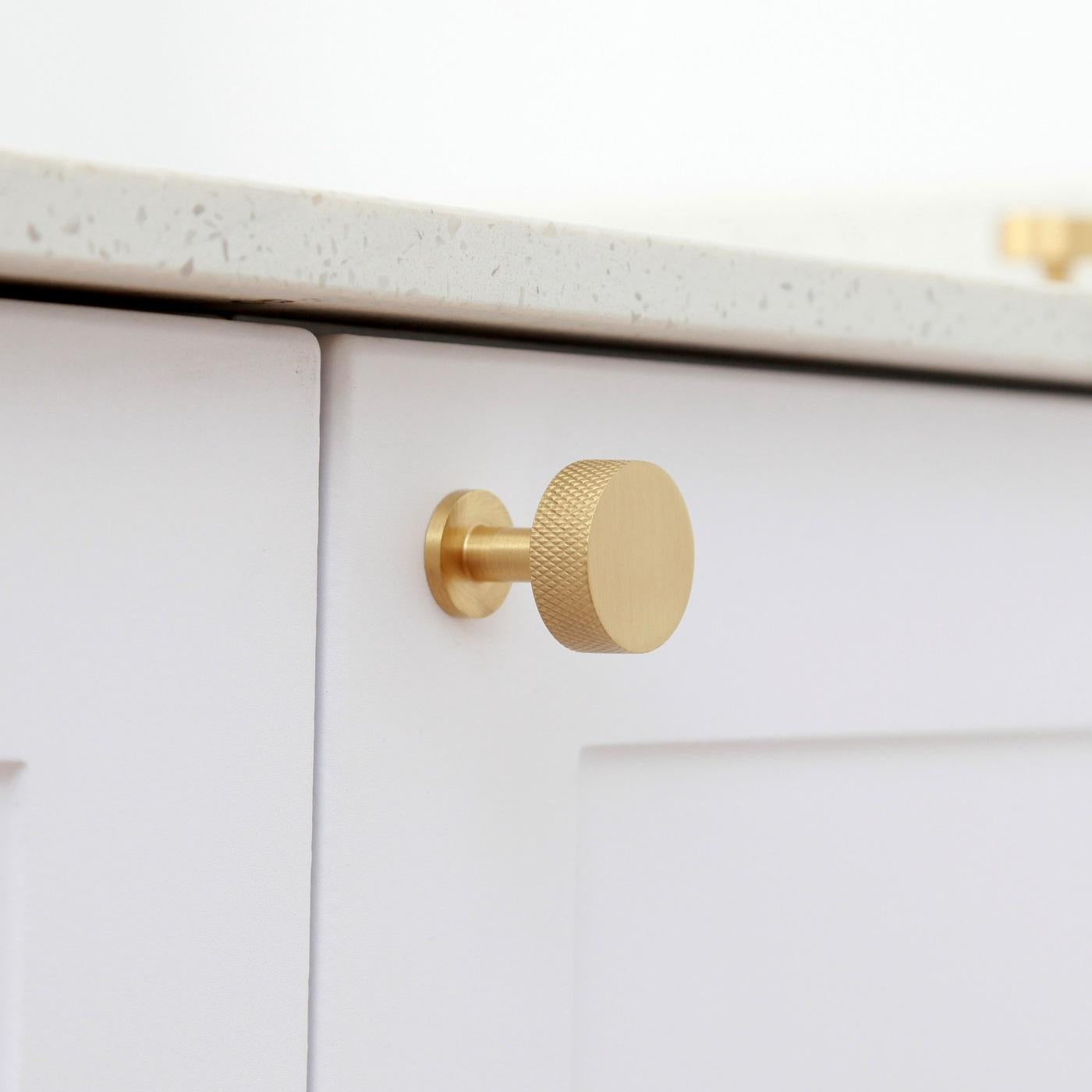 DUFFIELD: Brass Knurled Round Pull